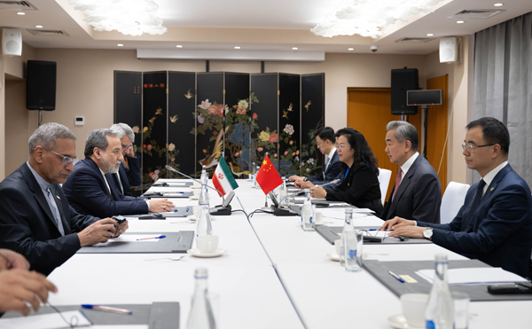 王毅会见伊朗外长阿拉格齐3.jpg